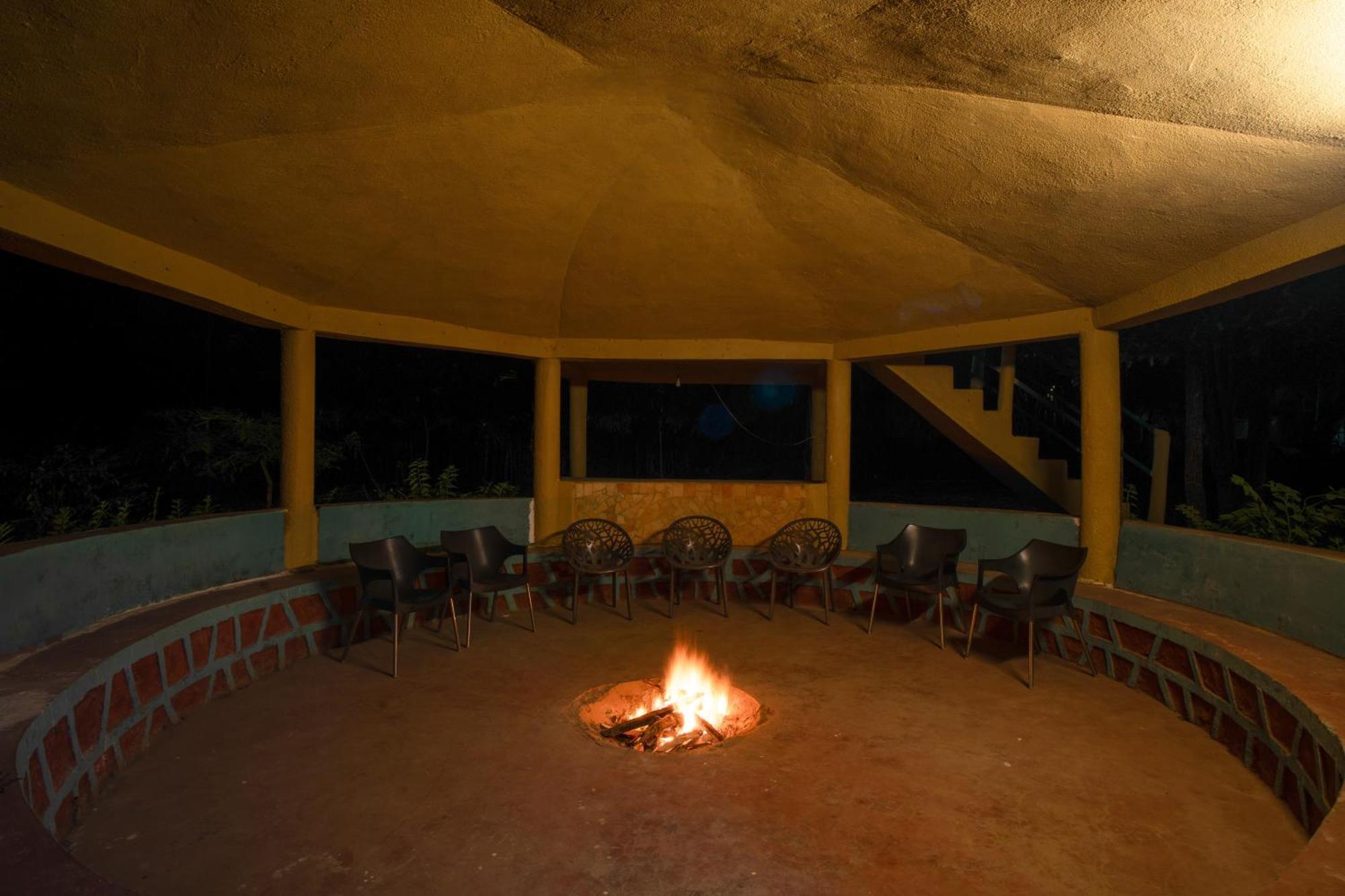 Hotel Treebo Premium Mowgli'S Den, Pench Khawāsa Exterior foto