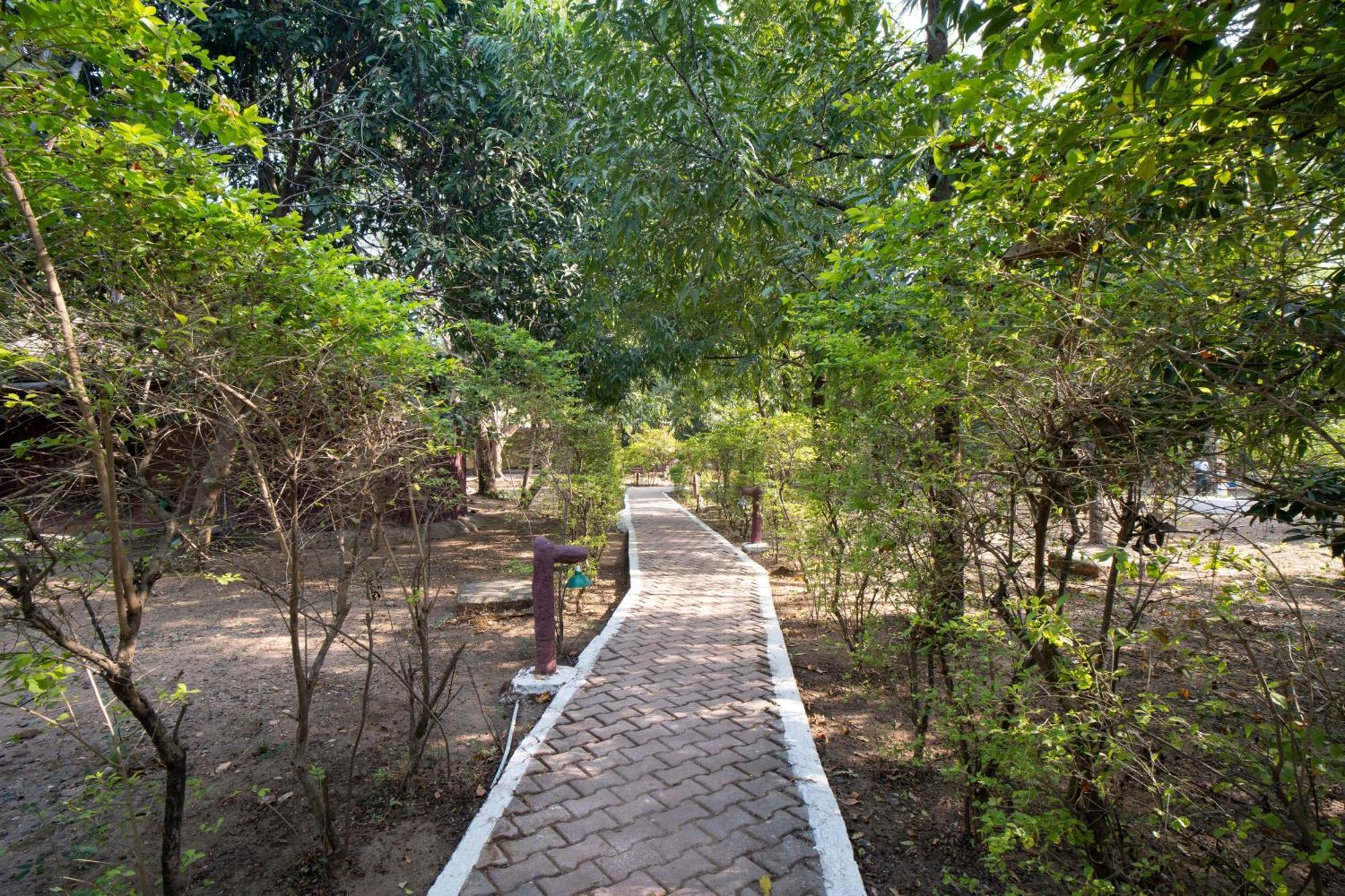 Hotel Treebo Premium Mowgli'S Den, Pench Khawāsa Exterior foto